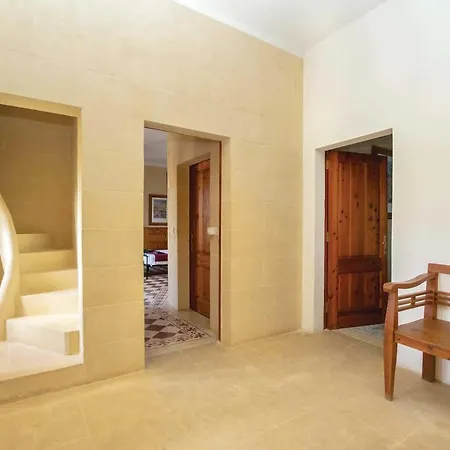 Villa Tal Busbies
