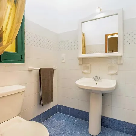 Tal Busbies Villa Santa Luċija