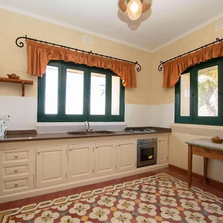 Villa Tal Busbies