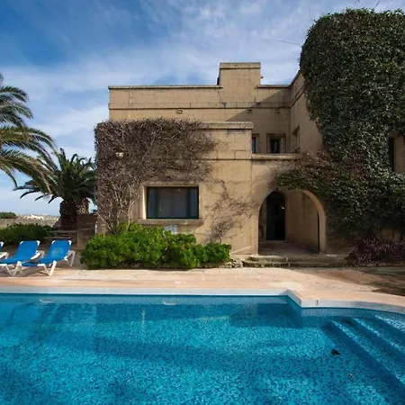 Tal Busbies Villa *