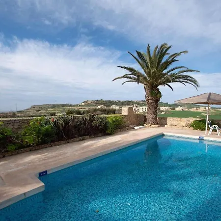 فيلة Tal Busbies Santa Luċija