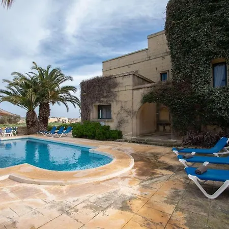 Villa Tal Busbies