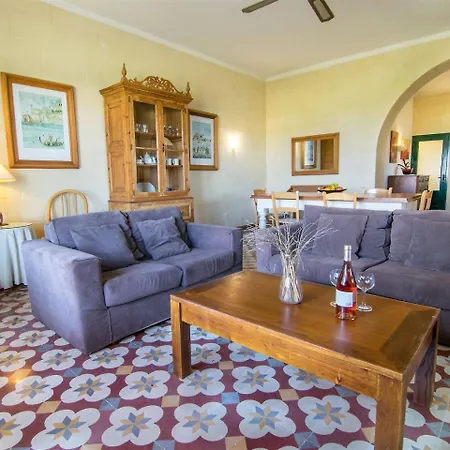 Villa Tal Busbies