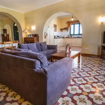 Tal Busbies Villa